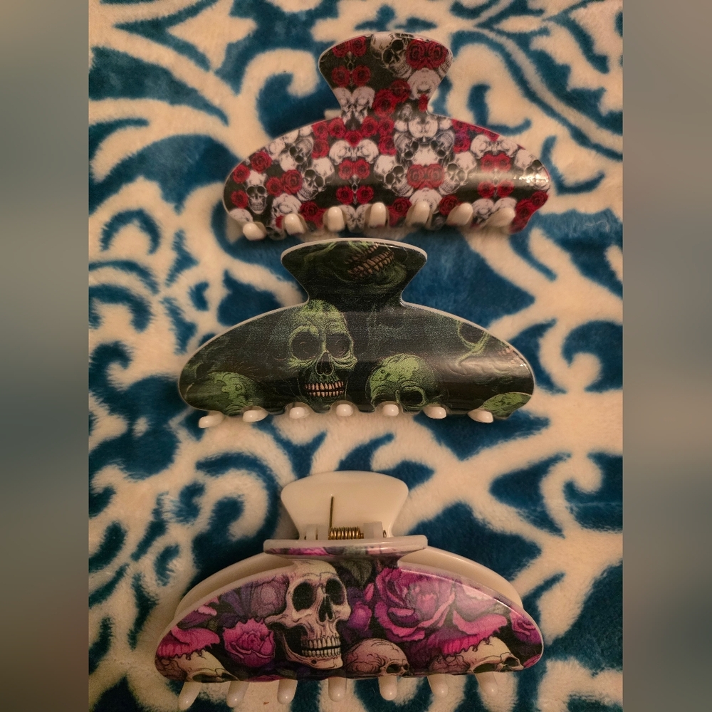 Skull and Rose Hair Clips Set